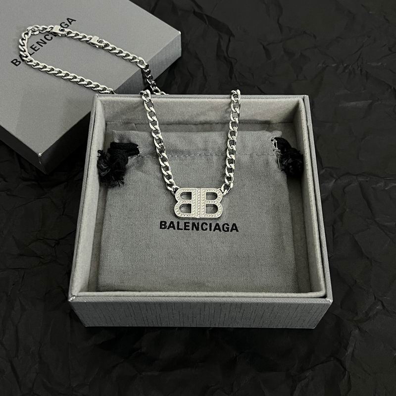 Balenciaga necklace 01lyr9